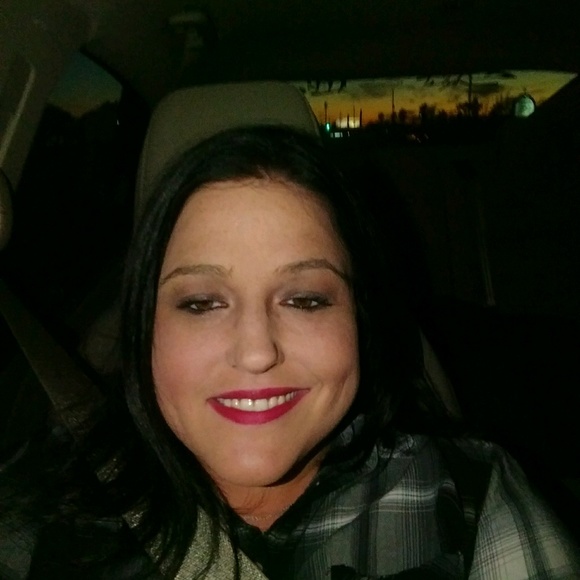 Meet your Posher, Danielle - Picture 1 of 1